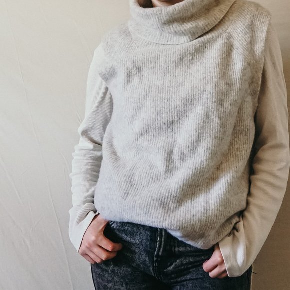 Wool Turtleneck Vest - Picture 4 of 4